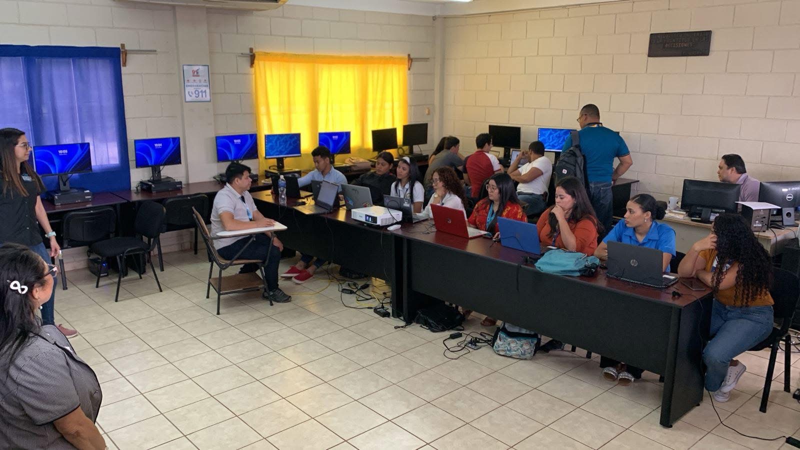 Capacitación en Sistemas de Información Geográfica (SIG) en el Centro Universitario Regional del Valle del Aguán